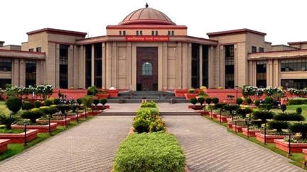 स्कूल परिसर में खेलते हुए 3 साल की बच्ची की मौत