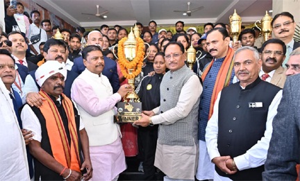मुख्यमंत्री ने ऑल इंडिया फ़ॉरेस्ट स्पोर्ट्स मीट के विजेता खिलाड़ियों से मुलाकात कर दी बधाई
