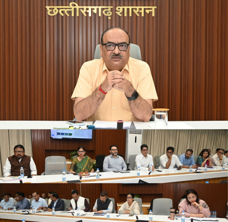  शासकीय योजनाओं के क्रियान्वयन और निर्माण कार्यों में तेजी लाई जाए : मुख्य सचिव श्री विकासशील