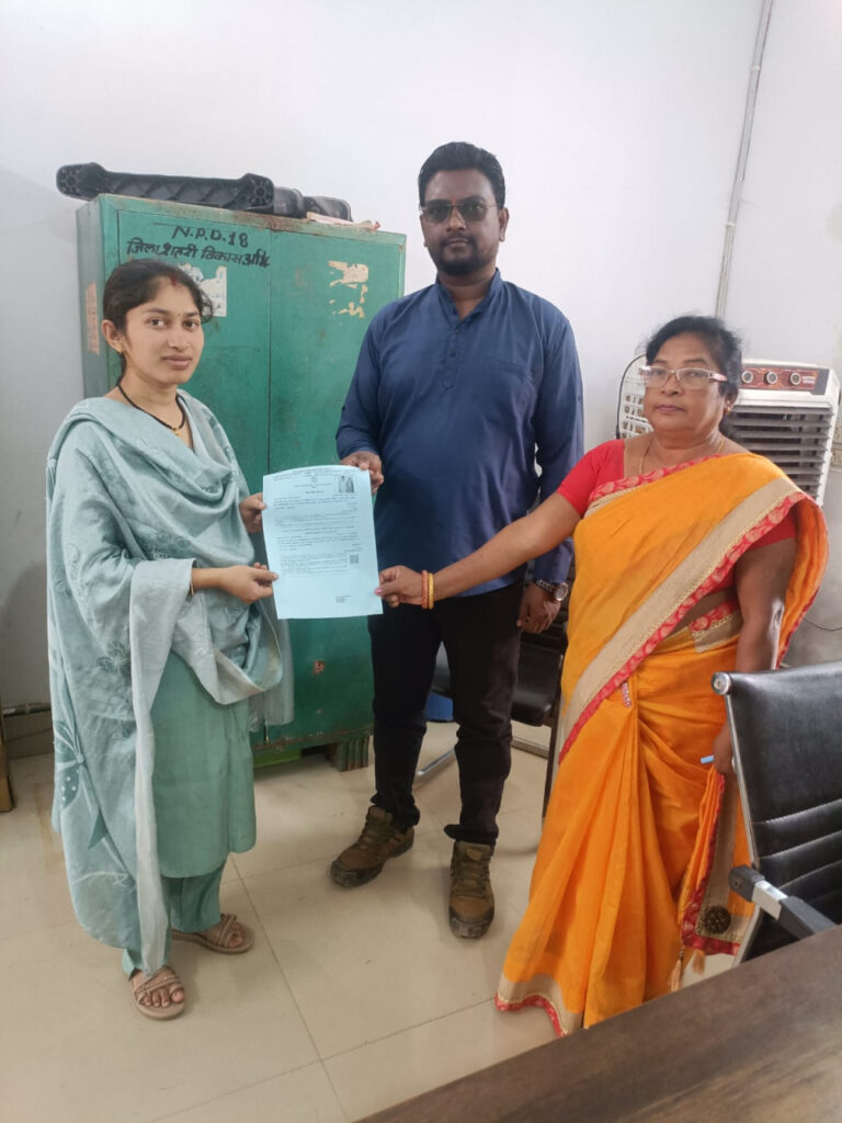 ’मुख्यमंत्री श्री विष्णु देव साय के सुशासन में शासकीय सेवाओं का लाभ लेकर नागरिक हो रहे लाभान्वित, विवाह पंजीकरण प्रमाण पत्र बना सहायक’