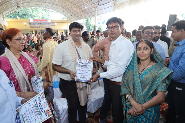 Raigarh News: सेवा मेरा योगदान के तहत पुसौर में विशाल नेत्र जांच शिविर आयोजित, 3493 लोगों की हुई जांच, 3165 जरूरतमंदों को निःशुल्क चश्मे, 800 लोगों को दवाएं वितरित